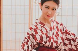 GIRLT果团网 - 原图里的little贝壳喵：这身泳装让人忍不住想游泳了，真的很夏天呀！