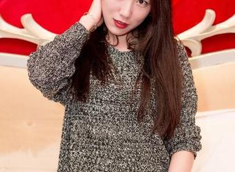GIRLT果团网 - 分享时间！甜Abby在图库中与白丝的完美邂逅