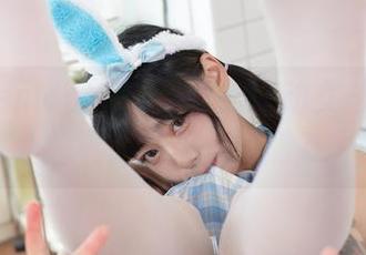Maruemon(마루에몽)的运动女孩：跳跃的姿态在图库中撒欢