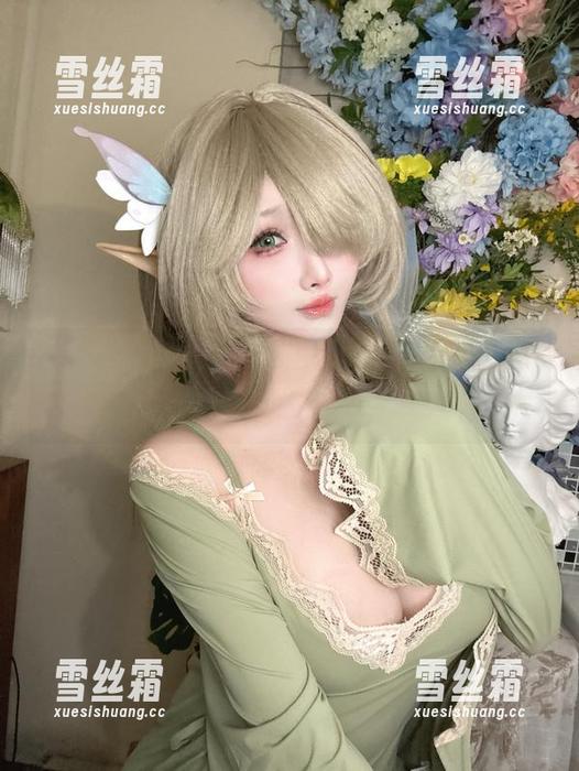 Rioko凉凉子 在Rioko凉凉子的私房间,女仆的气息悄然流动,细腻而别致