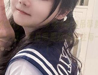 图片里Sayako＿今年4岁的吊带教会我，生活太短，短吊带更应该抓住每一瞬间！
