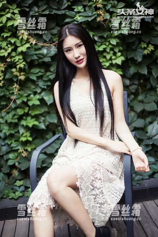 TouTiao头条女神-小热巴 TouTiao头条女神 - 小热巴,定制的美足好像在图片里轻声赞叹