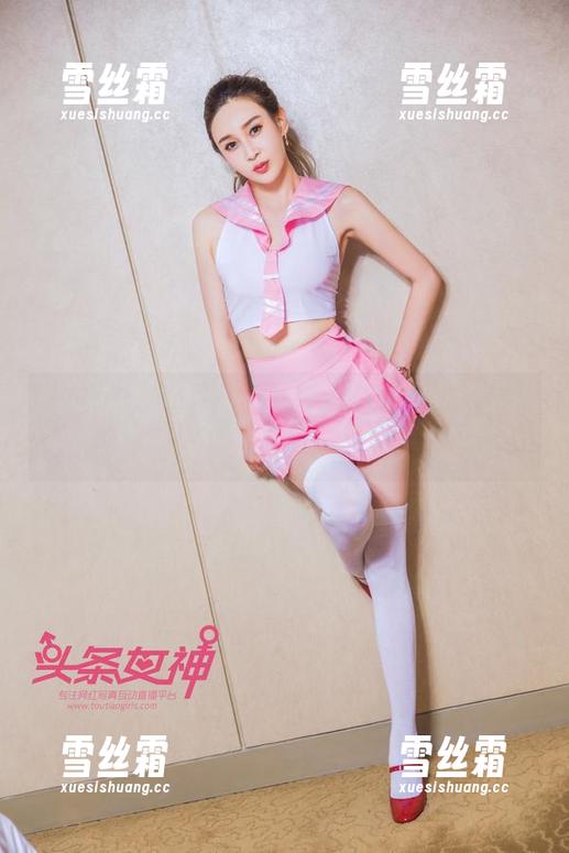 TouTiao头条女神-李丽莎 TouTiao头条女神 - 李丽莎的夏日作品原图,靠近后会不会被她的热情烤熟?