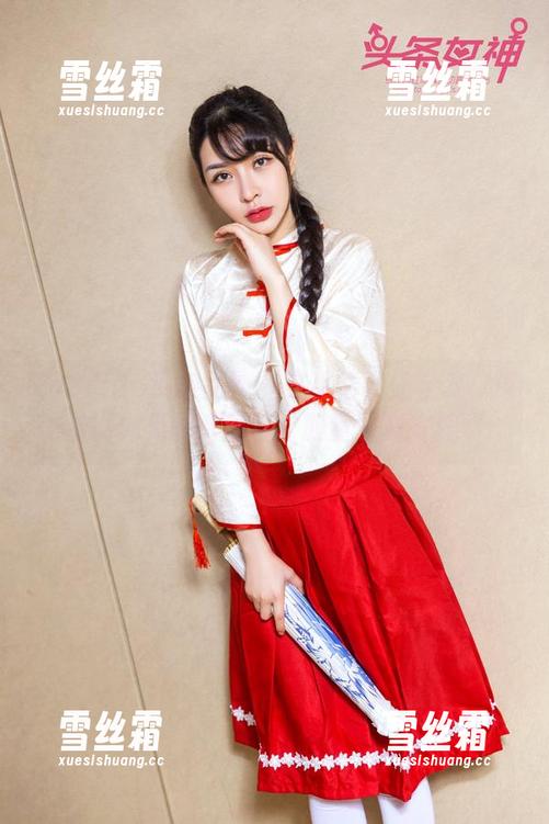 TouTiao头条女神-艾小青 TouTiao头条女神 - 艾小青学姐全集:课堂以外见的真面目,胆量可真安逸呀