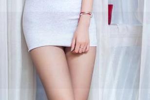 TouTiao头条女神 - 无法拒绝的艾小青：连体衣的每一根线条都如诗般流淌，美图感动了我。