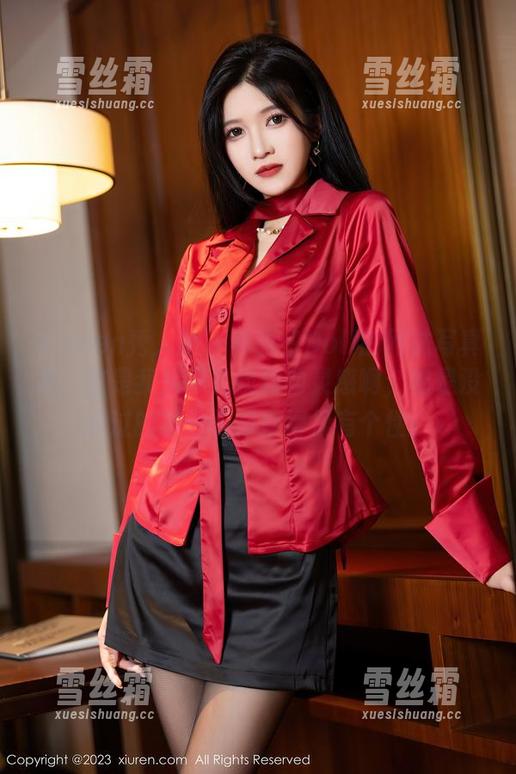 Xiuren秀人网-养乐多Doll Xiuren秀人网 - 养乐多Doll的网袜写真集:这是我从哪儿找到的灵感啊,像是没洗过的袜子但却穿得很有个性。
