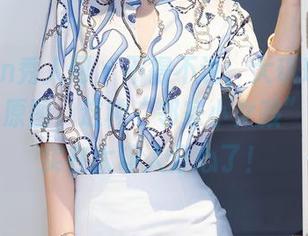 Xiuren秀人网 - 不得不说，大琪琪Emily的JK原图，这种“邻家小女孩”的气息实在太让人分心了！
