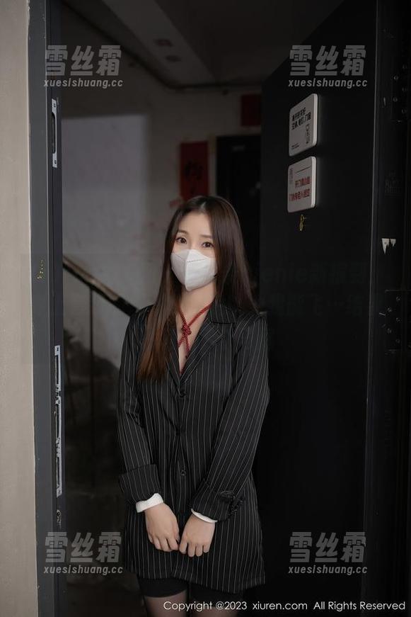 Xiuren秀人网 - 小薯条nienie新报到：穿上套装的那一刻，我以为我能飞…结果只是掉了个马尾