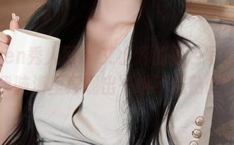 Xiuren秀人网 - 艾小青的黑色写真，看完让我脑海里浮现出一堆不成熟的想法。