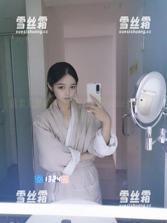 eloise软软 温柔又撩人的内衣写真,eloise软软真会挑摄影角度