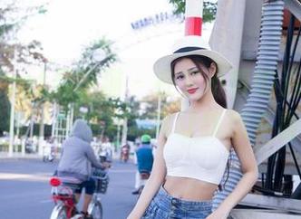 partycat轰趴猫 - 在艾小青的浴缸合集里，发现了新世界...真让我想多看几遍。