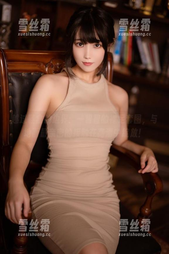 一智智 越过鞋盒的边界:一智智的裸足套图,与地面最亲密的接触在高清中绽放!
