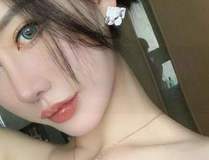 微密圈 - 资源看点！不爱笑的赛琳的“裤里丝”，不知为何总能吸引我目光。