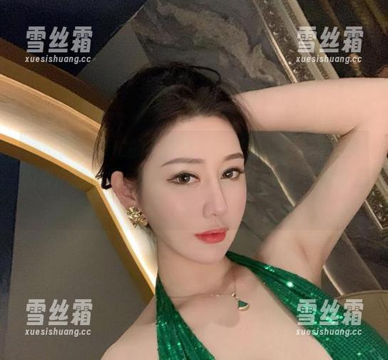 不爱笑的赛琳 微密圈 - 繁忙的工作日也能时髦起来,不爱笑的赛琳的西服+渔网丝袜,精选作品让你颠覆想象!