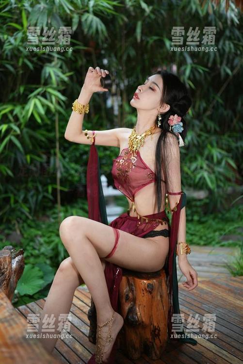 余多多Dudu 定制图集,余多多Dudu的比基尼时刻——看她如何玩转沙滩!