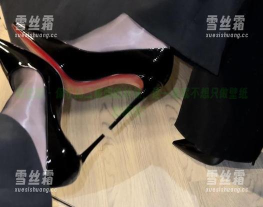 保守的二舅妈 微密圈 - 保守的二舅妈的丝袜,这一看就不想只做壁纸的原图!