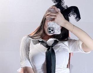 微密圈 - 高清碰撞，兔宝妮to校服图包，瞥一眼就想多看几眼，太撩了。