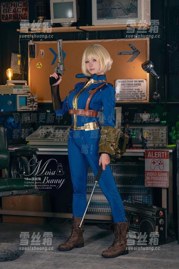 咬人小小兔 写真集更新中,“咬人小小兔”把她的“套装”分享给大家,别忘了带好纸巾,哈哈!