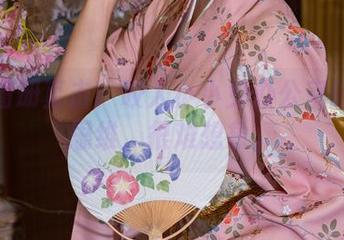 最新图册直击：咬人小小兔办公室的花样思维，很难想象。