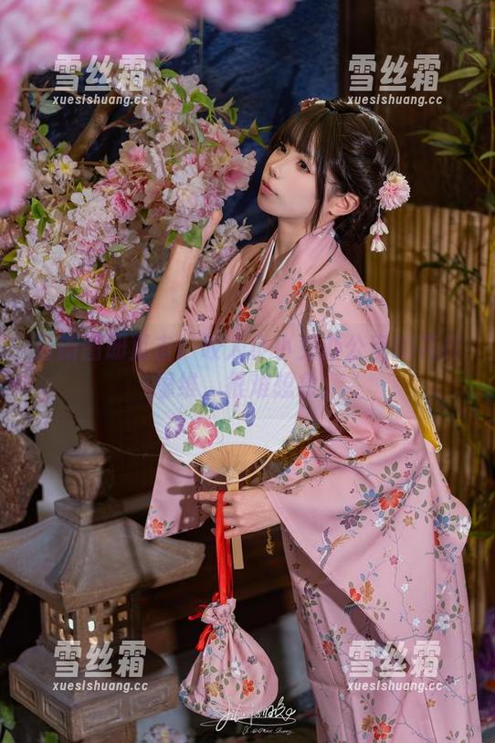 咬人小小兔 最新图册直击:咬人小小兔办公室的花样思维,很难想象。
