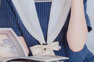 课后日光照进制服美眉，原图还原青春的真实，尽在喵糖映画图包中等你来翻阅！