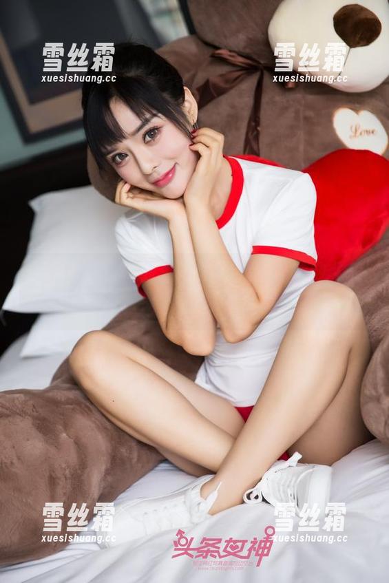 头条女神 - 一张原图，校园里的参数化美学，张梓柔真会挑场景。