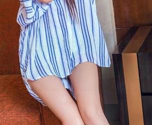 头条女神 - 最新校园图集，李丽莎给你不一样的课间休息时光，别盯着文字了！