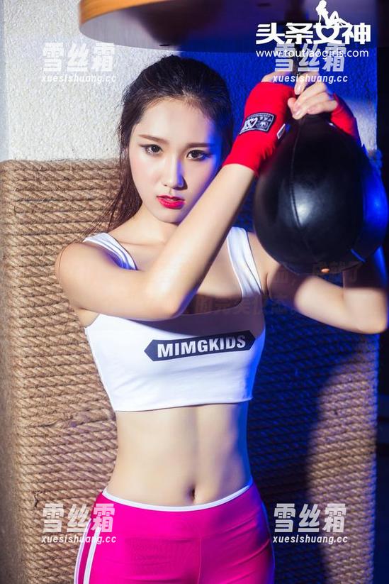 头条女神-李丽莎 头条女神 - 一整套李丽莎的作品,成就了一个“女神”的完美仪态。
