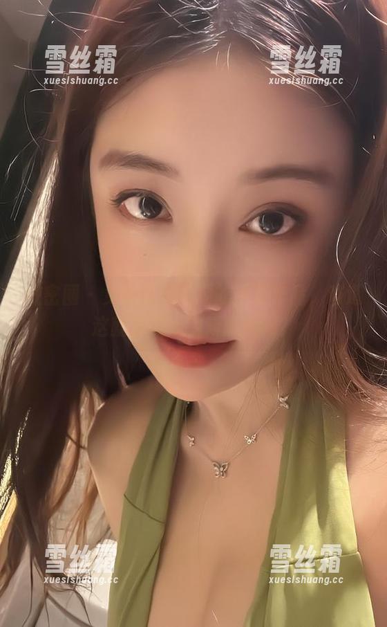 奶雯 微密圈 - 免费享用奶雯的裸足作品,难道这就是流行的新风尚吗?