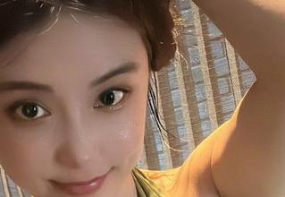 微密圈 - 奶雯又来了，快来看这款墨绿内裤的最新图包，花里胡哨的