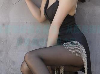 小女巫露娜的连衣裙秀，从厨房到阳台，分享我的美图之路。