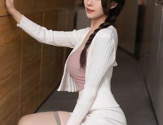 在浴缸里放松的抖娘利世，最新原图曝给你！