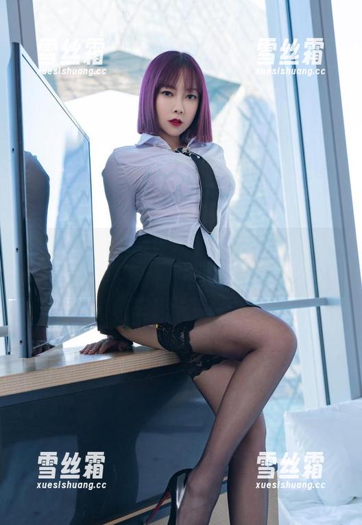 微密圈 - 写真碎碎念：果儿Victoria的粉色内衣和吊带袜，你觉得哪个更吸睛？