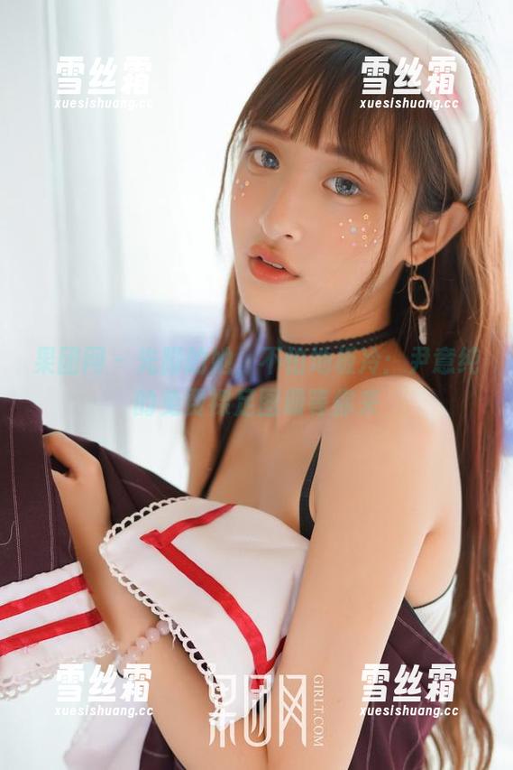 果团网-尹意纯 果团网 - 光脚的她,不怕地板冷:尹意纯的免费裸足图册等你来