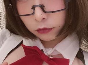免费赠送的“次屁啦”女孩图片，快来编造段子啦！