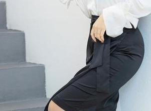 爱蜜社 - 当莉娜lena化身丝袜秘书——套图分享，让我一直想问：办公室真的这样？！