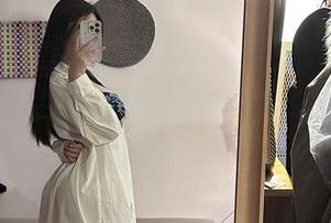 微密圈 - 图片分享：从未见过如此巧妙的黑丝长腿，玫桃泡芙也太会玩了吧。