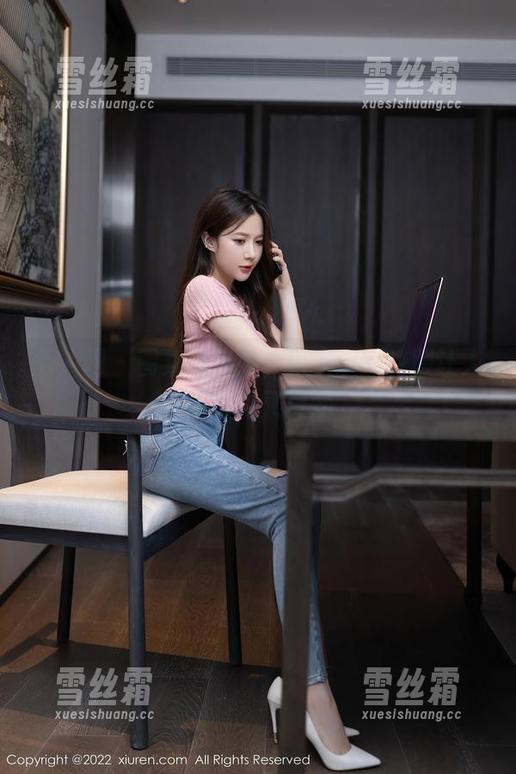 秀人网-唐安琪 秀人网 - 图集里的她,唐安琪的校服让人怀念而又微妙