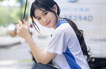 秀人网 - 体验小蛮妖_honey的礼服写真集，精选出每一帧，把所有夸张和优雅都拿到了极致。