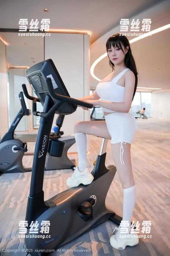 秀人网-果儿 秀人网 - 原图与作品对比,果儿的日常让我想说,这不是“日常”,这是态度。