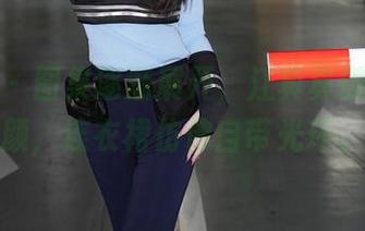 秀人网 - 图集逐渐展开，江真真微妙的侧颜，连衣裙仿佛自带光环。