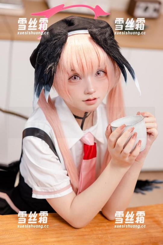 不一样的花铃Hana：小熊猫女仆新姿态，高清图片惹人爱