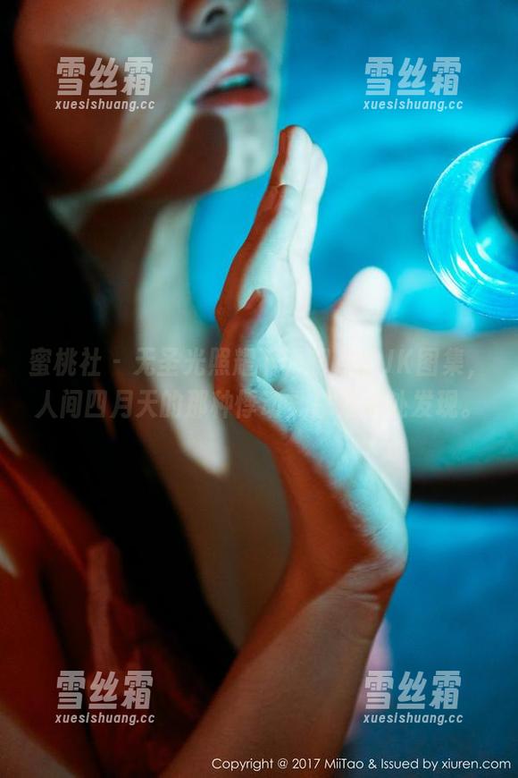 蜜桃社-初月 蜜桃社 - 无圣光照耀下,初月的JK图集,人间四月天的那种悸动,总是无处发现。
