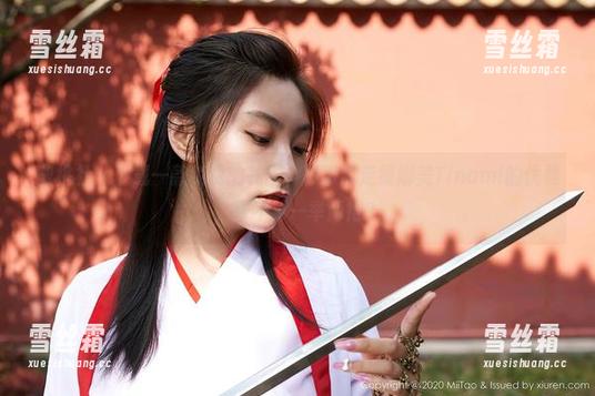 蜜桃社-缇娜美Tinami 蜜桃社 - 下载一款免费的礼服,顺带带走缇娜美Tinami的优雅,算不算一举两得?