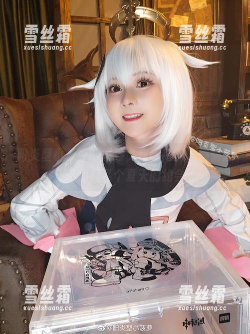 阳炎型小菠萝 阳炎型小菠萝的婚纱,在线高清,偏偏总让人想起某个夏天的约会。