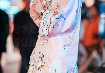 拜托，阿包也是兔娘的宝青坊主私拍，这美图让我想起南京的小吃！
