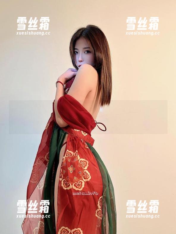 陈妮妮UNI 微密圈 - 精选陈妮妮UNI的海边美图,体会那一刻的自由和自在!