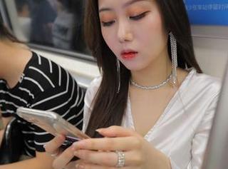 魔镜街拍 - 艾小青的婚纱美图，这画面只能用下载来强迫自己不追到画面里去！