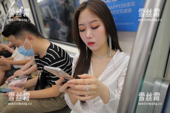 魔镜街拍-艾小青 魔镜街拍 - 艾小青的婚纱美图,这画面只能用下载来强迫自己不追到画面里去!