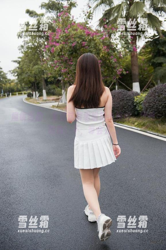 魔镜街拍 魔镜街拍,看到这群啦啦队小姐姐,我想跳舞!不,等会儿...